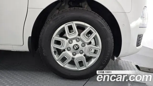 Hyundai Staria 2026 — Şəkil 25/31
