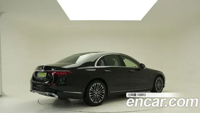 Mercedes-Benz S-Class 2025 — Фото 1/18