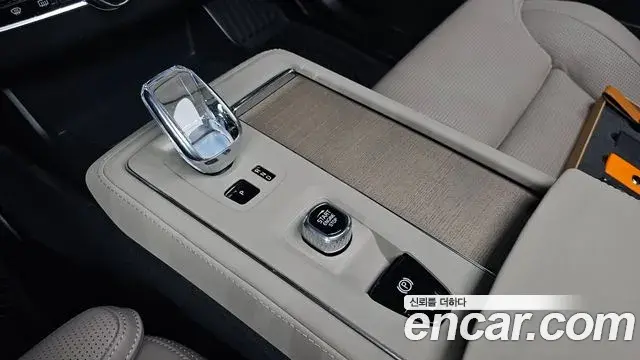 Volvo XC90 2025 — Фото 9/20