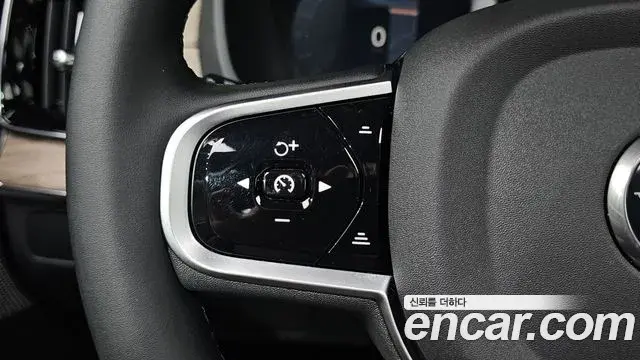Volvo XC90 2025 — Фото 13/20