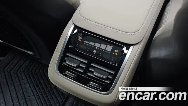 Volvo XC90 2025 — Фото 17/20