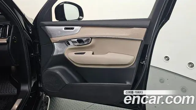 Volvo XC90 2025 — Photo 26/30
