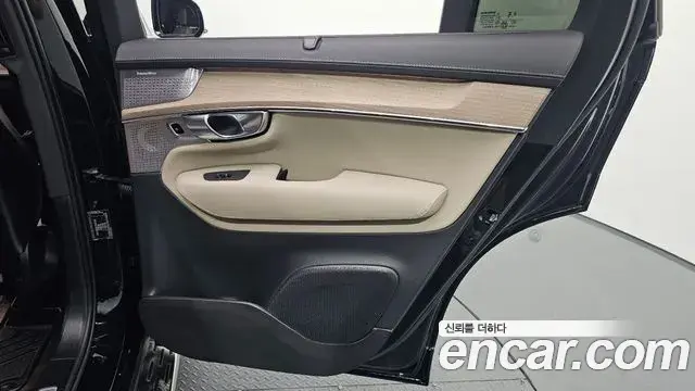 Volvo XC90 2025 — Photo 18/30