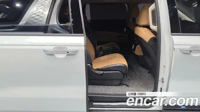Kia Carnival 2022 — Фото 12/20