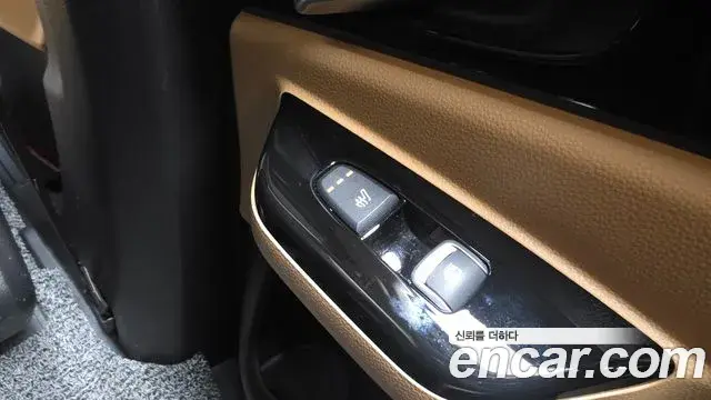 Kia Carnival 2022 — Фото 19/20