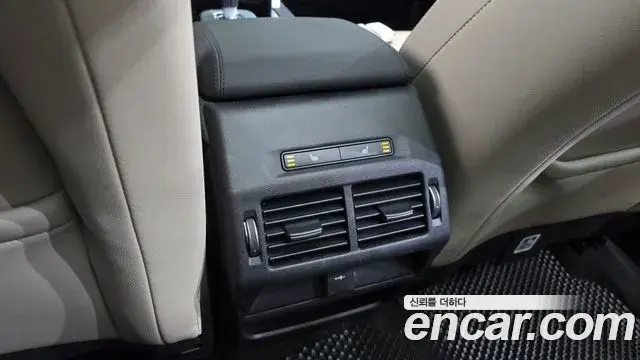 Land Rover Discovery Sport 2021 — ფოტო 26/34