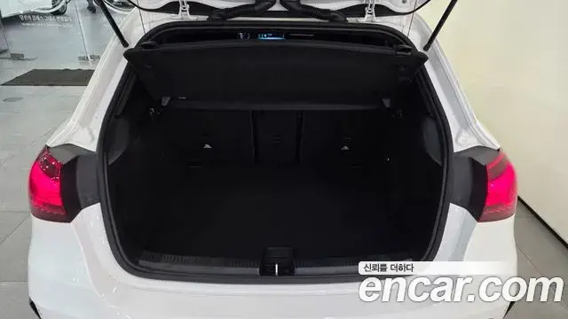Mercedes-Benz A-Class 2026 — Photo 15/19