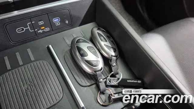 Hyundai Santa Fe 2023 — Фото 16/20