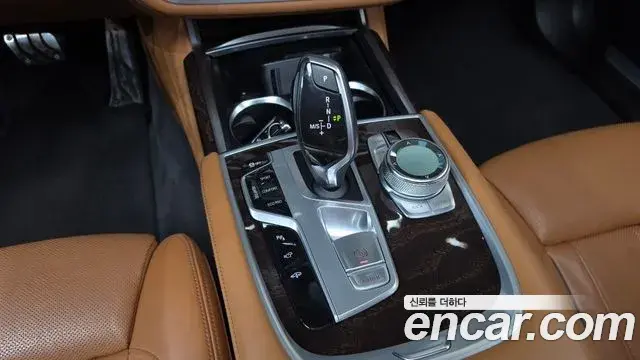 BMW 7 Series 2018 — Фото 9/20