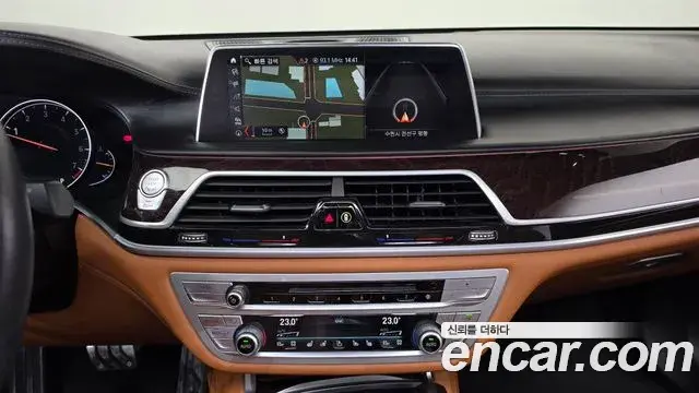 BMW 7 Series 2018 — Фото 12/20