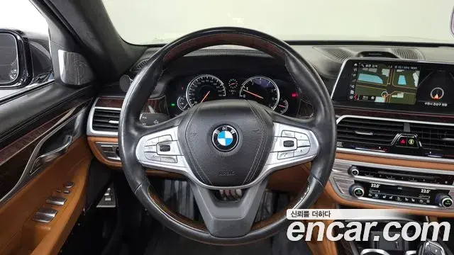 BMW 7 Series 2018 — Фото 13/20