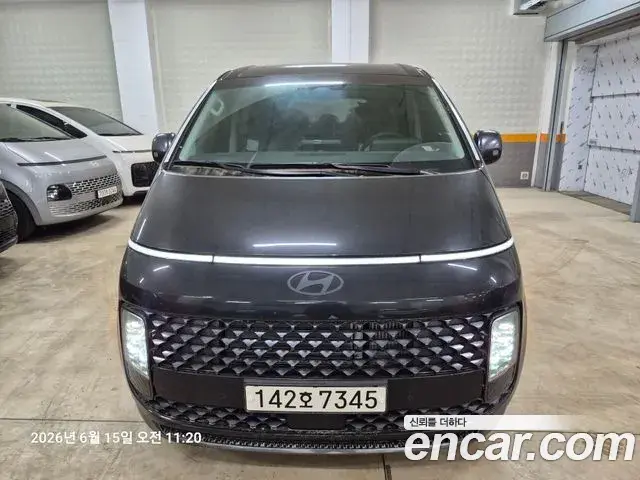 Hyundai Staria 2025 — Photo 2/14