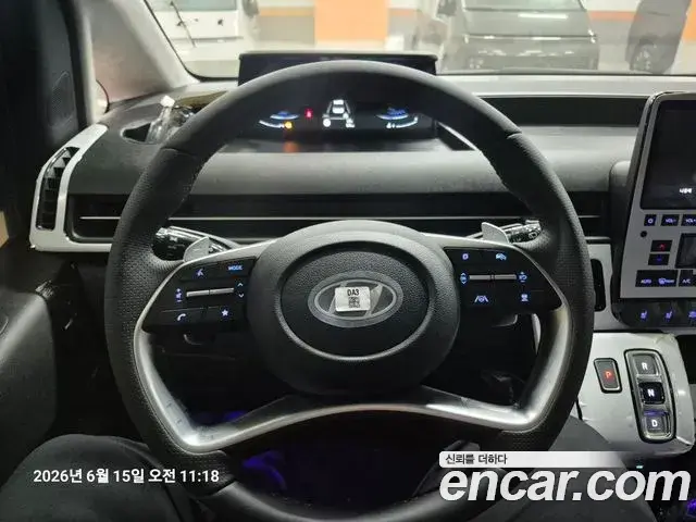 Hyundai Staria 2025 — Photo 13/14