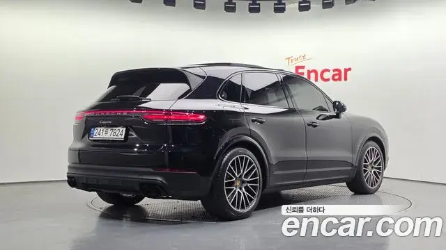 Porsche Cayenne 2021 — Photo 2/20