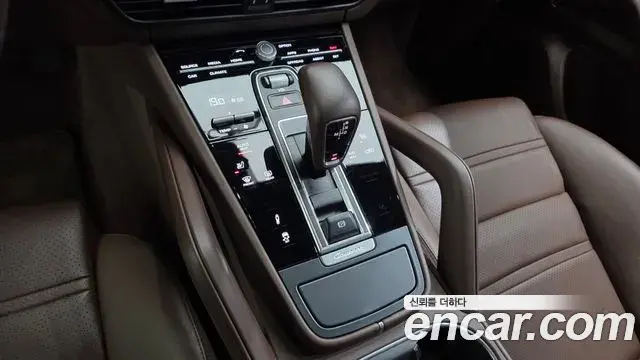 Porsche Cayenne 2021 — Photo 9/20