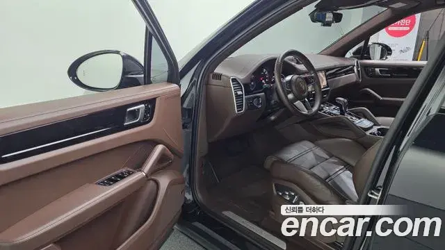 Porsche Cayenne 2021 — Photo 10/20