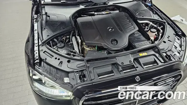Mercedes-Benz S-Class 2025 — Фото 6/20