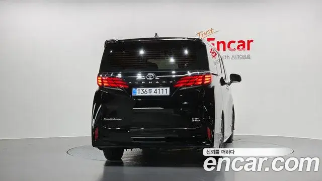 Toyota Alphard 2025 — Photo 13/35