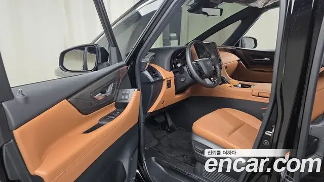 Toyota Alphard 2025 — Photo 23/35