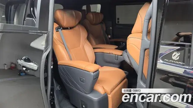 Toyota Alphard 2025 — Photo 15/35