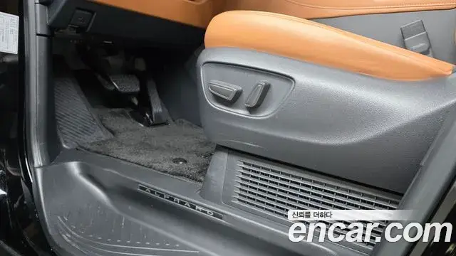 Toyota Alphard 2025 — Photo 11/35