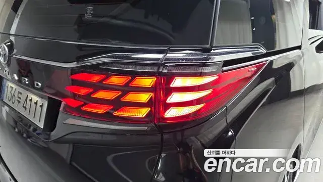 Toyota Alphard 2025 — Photo 4/35