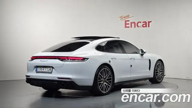 Porsche Panamera 2021 — Фото 2/20
