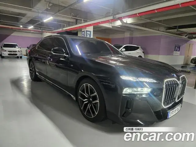 BMW 7 Series 2025 — Фото 9/20