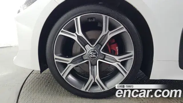 Kia Stinger 2019 — Photo 1/32