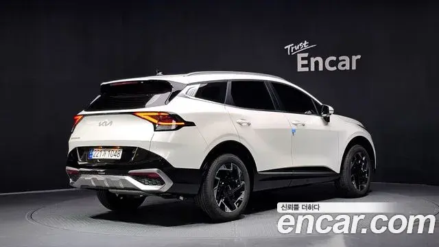Kia Sportage 2023 — Фото 1/20