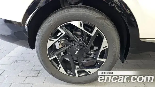 Kia Sportage 2023 — Фото 4/20