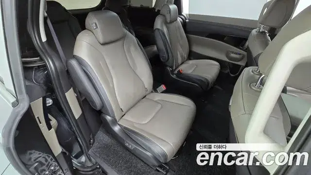 Kia Carnival 2023 — Photo 11/20