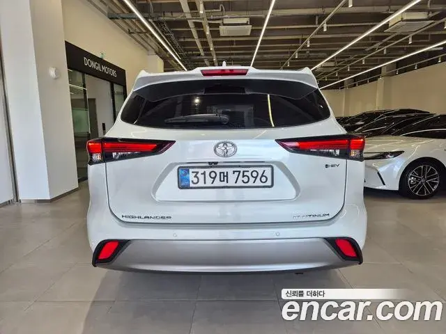 Toyota Highlander 2025 — Photo 17/20