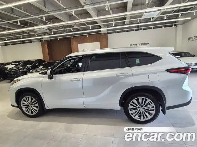 Toyota Highlander 2025 — Photo 19/20
