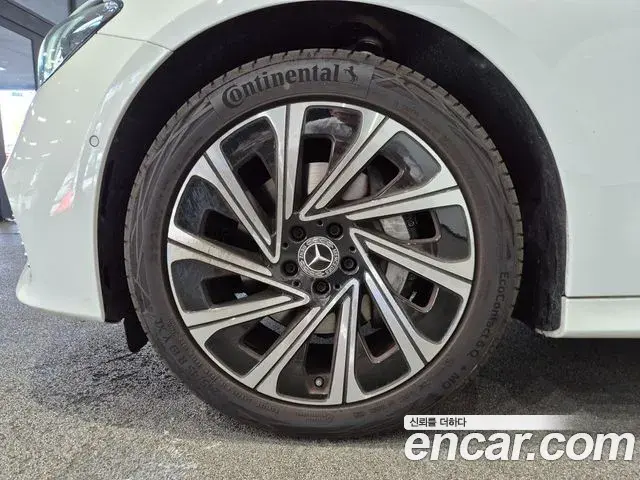 Mercedes-Benz E-Class 2026 — Photo 4/20