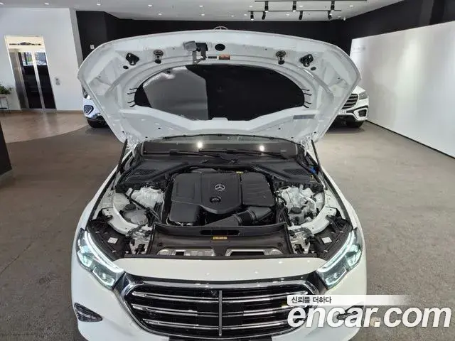Mercedes-Benz E-Class 2026 — Photo 5/20