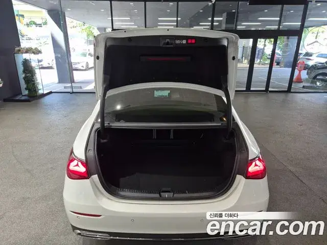 Mercedes-Benz E-Class 2026 — Photo 19/20