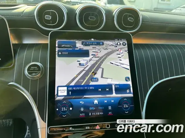 Mercedes-Benz GLC-Class 2024 — Photo 10/20