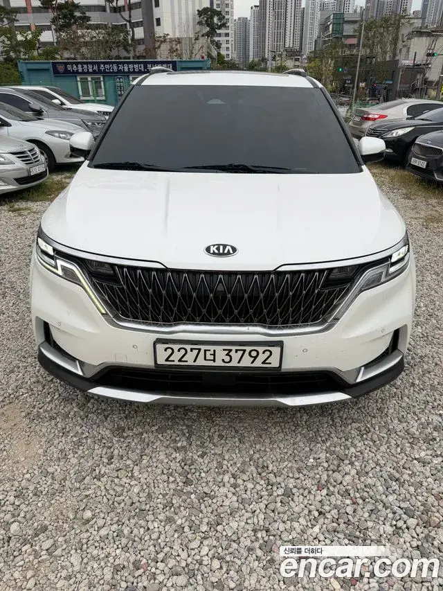 Kia Carnival 2021 — Photo 2/20