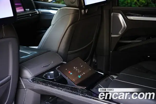 Cadillac Escalade 2025 — Фото 18/20