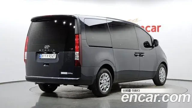 Hyundai Staria 2023 — Photo 1/20