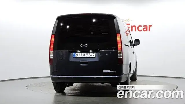 Hyundai Staria 2023 — Photo 3/20