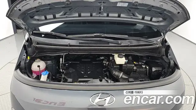 Hyundai Staria 2023 — Photo 5/20