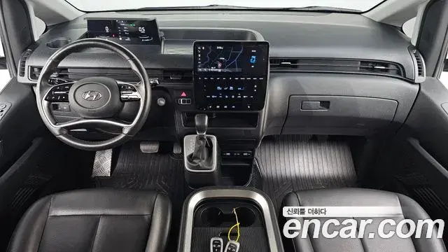 Hyundai Staria 2023 — Photo 9/20