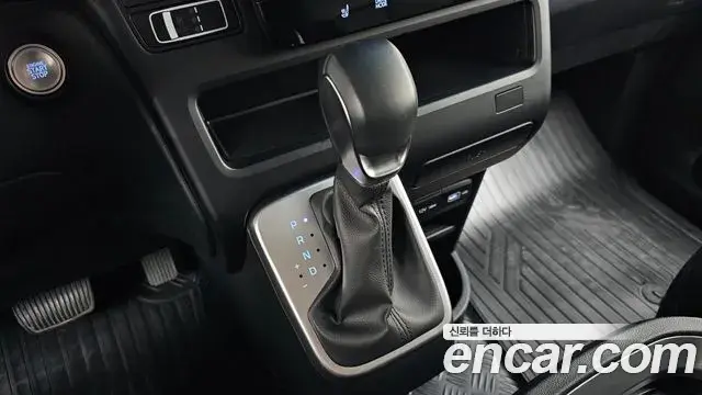 Hyundai Staria 2023 — Photo 7/20