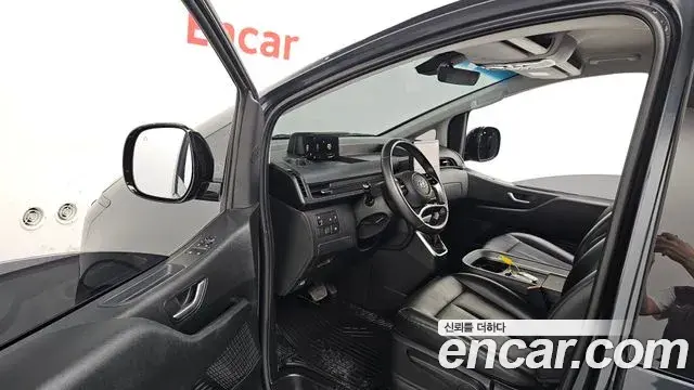 Hyundai Staria 2023 — Photo 8/20