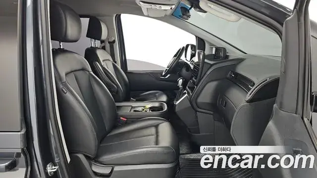 Hyundai Staria 2023 — Photo 10/20