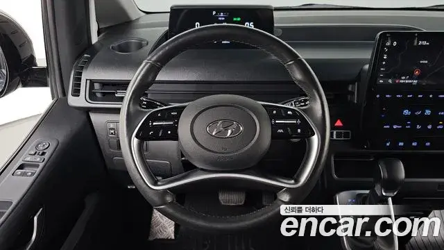 Hyundai Staria 2023 — Photo 12/20
