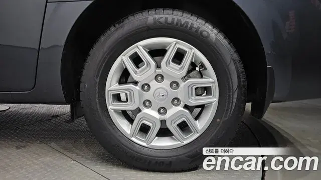 Hyundai Staria 2023 — Photo 17/20
