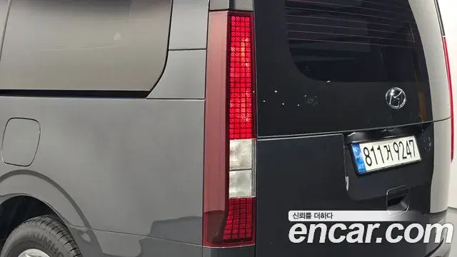 Hyundai Staria 2023 — Photo 19/20